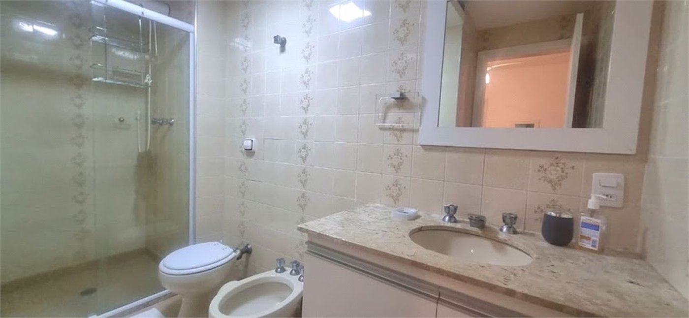 Apartamento porteira fechada com vista para o mar e lazer completo em Pitangueiras – Guarujá