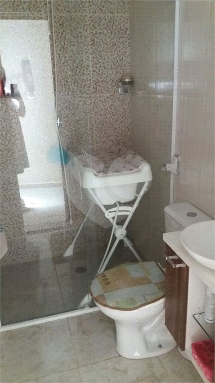 Casa à venda com 5 quartos, sendo 4 suítes, no condomínio Village St. Louis, São Paulo - SP