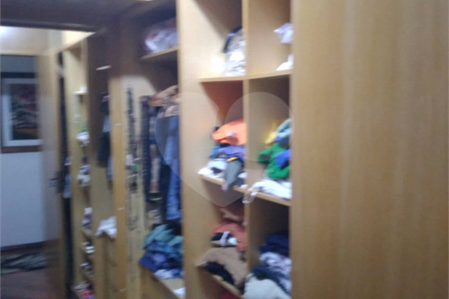Casa à venda com 4 quartos, sendo 3 suítes, no condomínio Da Serra, São Paulo - SP