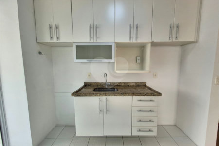 Apartamento à venda com 2 quartos em Vila Anastácio, São Paulo, SP