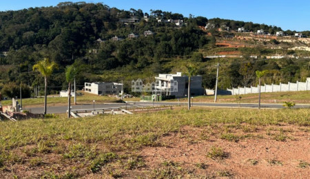 Terreno à venda no Condomínio Alto do Sion, Atibaia - SP