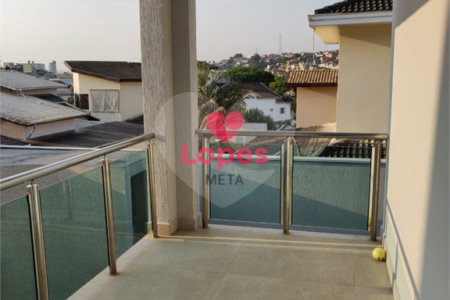 Casa à venda com 3 suítes no condomínio Jaridim Coleginho, Jacareí - SP