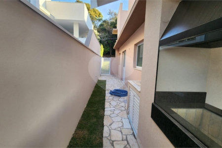 Casa à venda com 4 suítes no condomínio Santa Isabel I, Louveira - SP