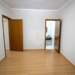 Casa à venda com 3 quartos, sendo 1 suíte, no condomínio Vilaregio, São Roque - SP