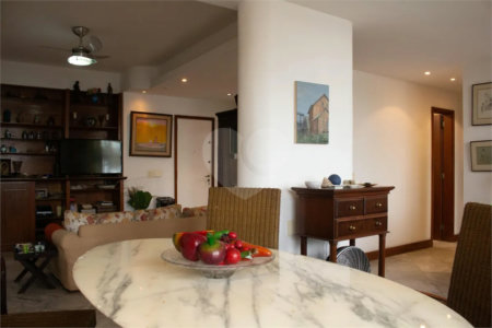 Apartamento à venda com 3 quartos, sendo 1 suíte, em Copacabana, Rio de Janeiro, RJ