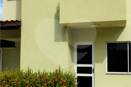 Casa à venda com 3 quartos, sendo 1 suíte,  no condomínio Maison Vert, Várzea Grande - MT