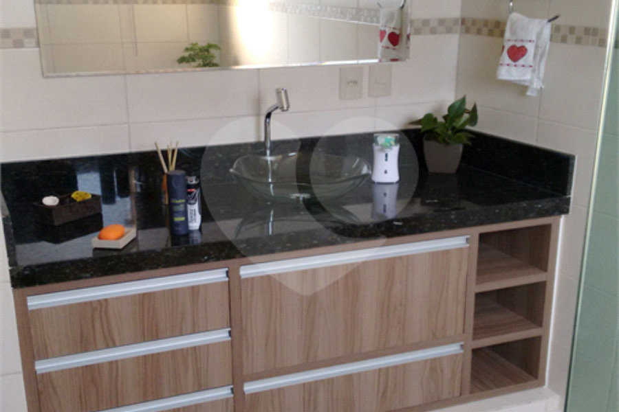 Casa à venda com 4 quartos, sendo 1 suíte, no condomínio Travessa Jacob,38, São Paulo - SP