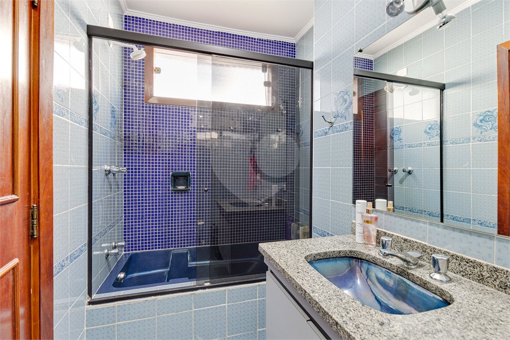 Casa à venda com 3 quartos, sendo 2 suítes, no condomínio Granja do Morumbi, São Paulo - SP