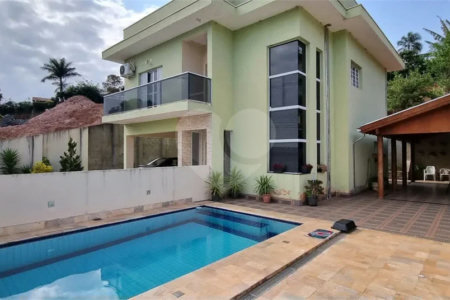 Casa à venda com 3 quartos, sendo 1 suíte, no condomínio Chácaras do Lago, Vinhedo - SP
