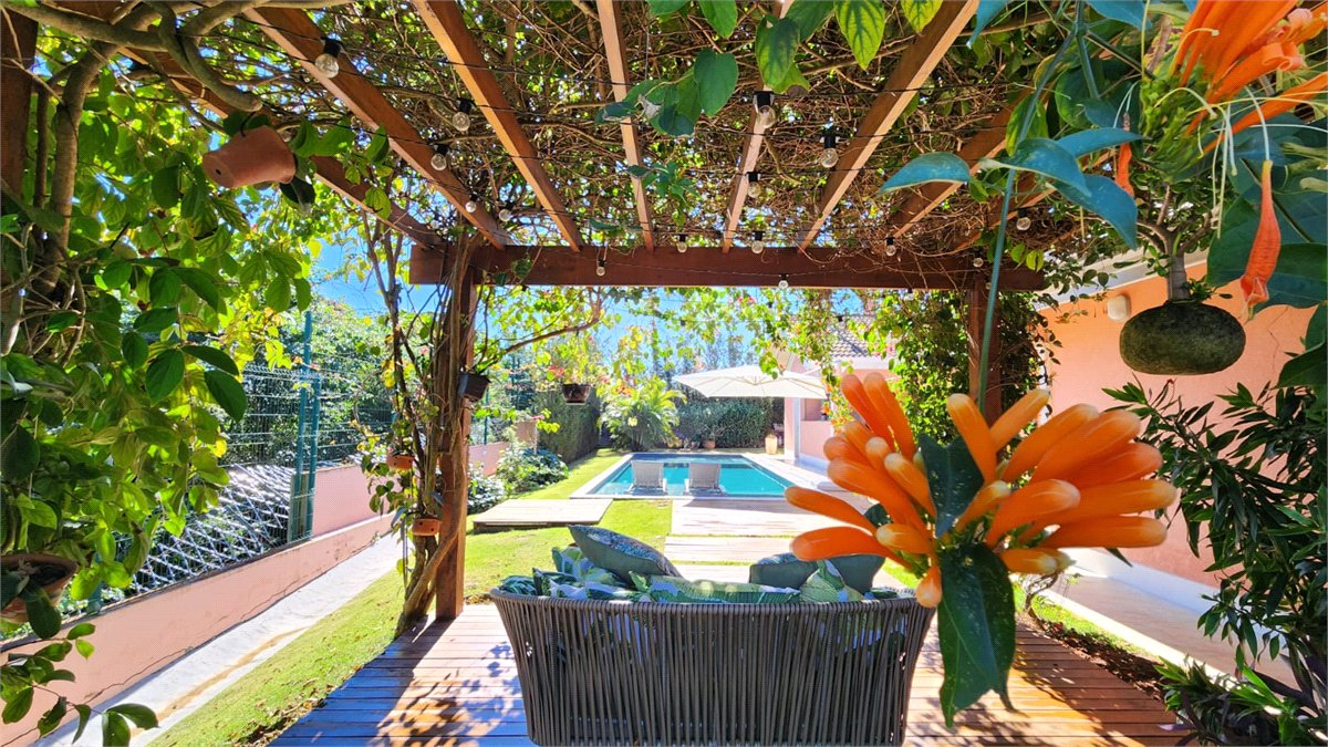 Casa à venda com 4 quartos, sendo 2 suítes, no condomínio Residencial Jardim Primavera, Louveira - SP