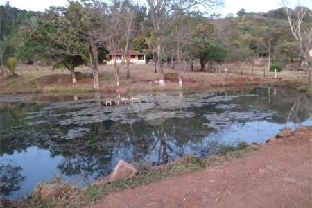 Sítio à venda com 2 quartos no Centro, Descalvado, SP