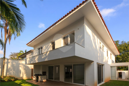 Casa à venda com 5 quartos, sendo 4 suítes, em Jardim Marajoara, São Paulo, SP