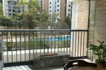 Apartamento à venda com 3 quartos, sendo 1 suíte,  em Cidade São Francisco, São Paulo, SP