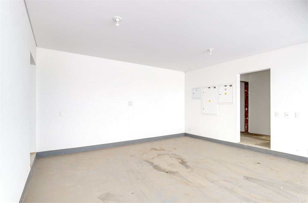 Casa à venda com 4 quartos, sendo 3 suítes, no condomínio Jardim Flora, São Paulo - SP