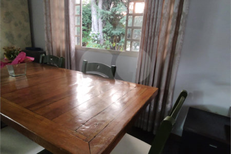 Chácara à venda com 4 quartos, sendo 1 suíte, em Vila Santa Helena, Atibaia, SP