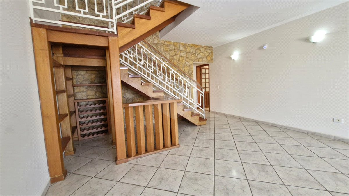 Casa sofisticada à venda em bairro nobre de Atibaia | 3 dormitórios | 408 m²