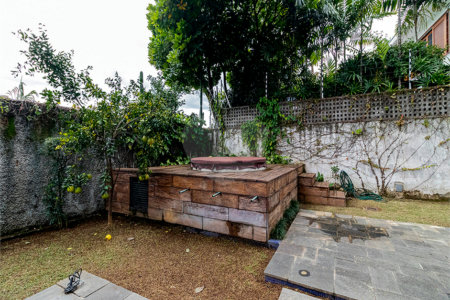 Casa à venda com 3 quartos, sendo 2 suítes, em Alto de Pinheiros, São Paulo, SP