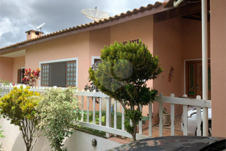 Casa ampla à venda no Vale das Flores em Atibaia