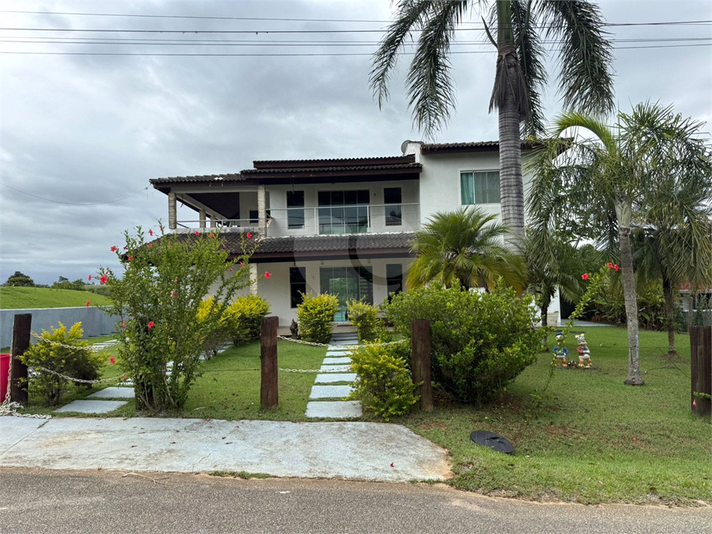Casa à venda com 4 quartos, sendo 3 suítes, no condomínio Village da Serra, Araçoiaba da Serra - SP