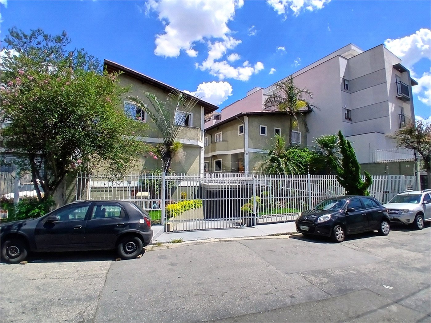Casa à venda com 3 quartos, sendo 1 suíte,  no condomínio Res Saint Honoré, São Paulo - SP