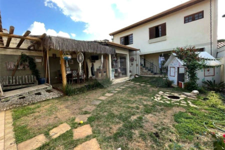 Casa à venda com 8 quartos, sendo 3 suítes, em Jardim Terceiro Centenário, Atibaia, SP