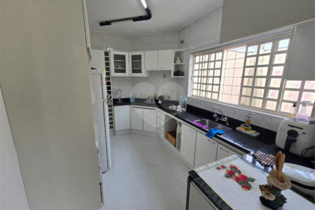 Casa à venda com 4 quartos, sendo 2 suítes,  em Vila Nastri, Itapetininga, SP