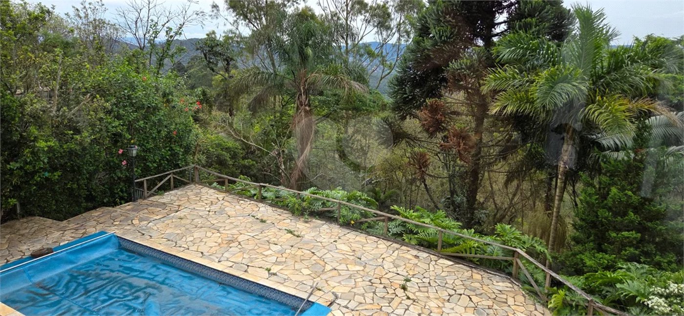 Sobrado à venda com 5 quartos, sendo 3 suítes, em Roseira, Mairiporã, SP