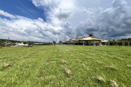 Terreno à venda no condomínio Residencial Saint Charbel, Araçoiaba da Serra - SP