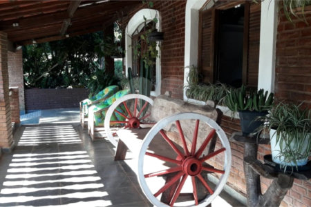 Chácara à venda com 8 quartos, sendo 3 suítes, no Centro, Toledo, MG