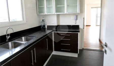 Apartamento à venda com 3 suítes em Moema, São Paulo, SP