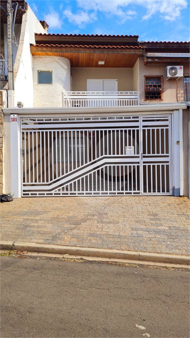 Sobrado à venda com 3 quartos, sendo 1 suíte,  em Jardim Leocádia, Sorocaba, SP