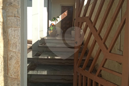 Casa à venda com 8 quartos, sendo 3 suítes, em Jardim Terceiro Centenário, Atibaia, SP