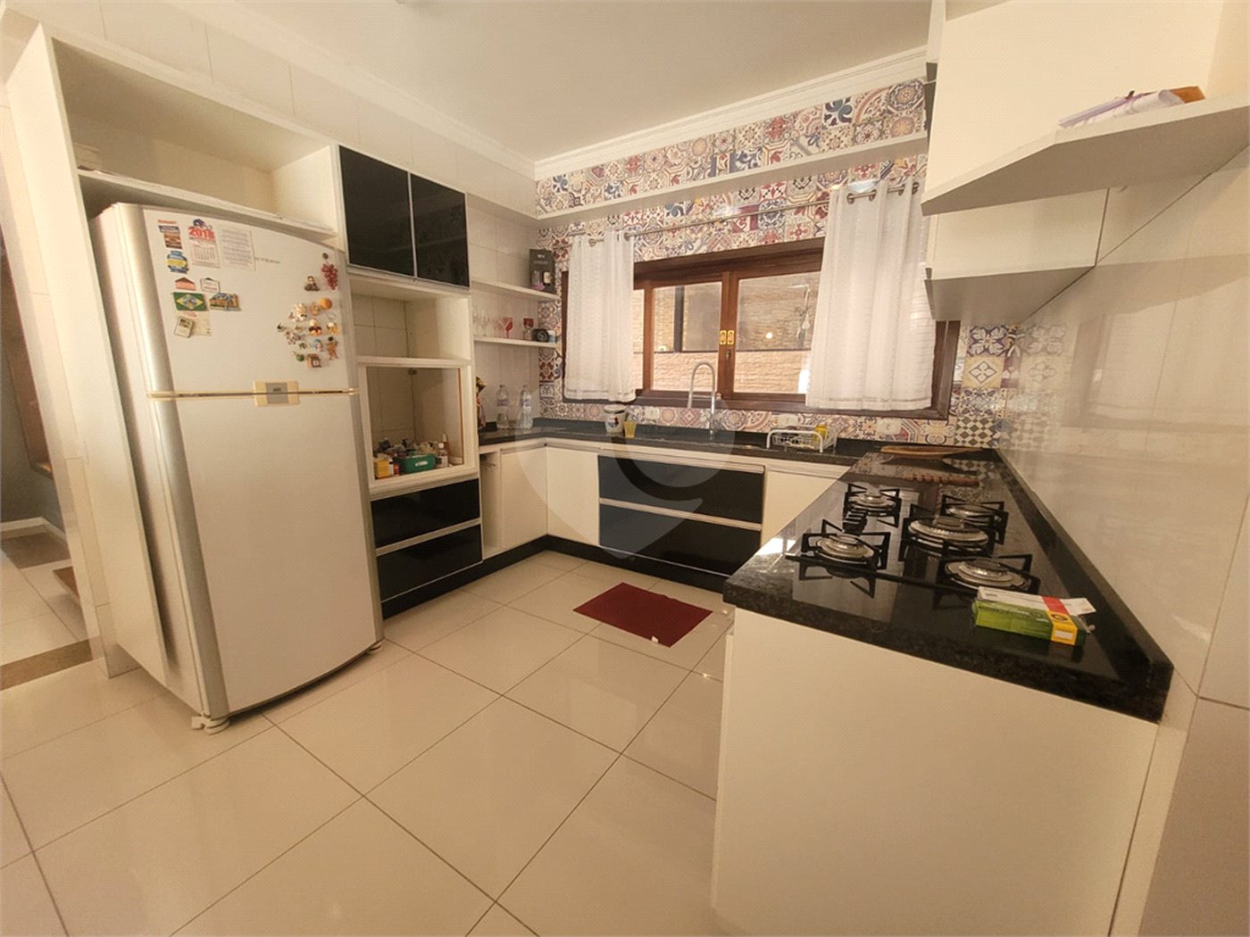 Casa para alugar com 5 quartos, sendo 2 suítes,  no condomínio Alpes de Caieiras, Caieiras - SP