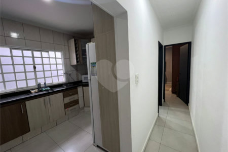 Sobrado à venda com 3 quartos, sendo 1 suíte, em Lopes de Oliveira, Sorocaba, SP