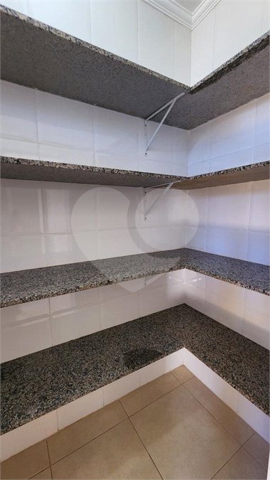 Casa à venda com 3 quartos, sendo 1 suíte, no condomínio Veneto, Araraquara - SP