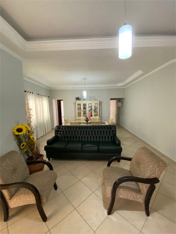 Sobrado à venda com 5 suítes em Jardim dos Ipês, Suzano, SP