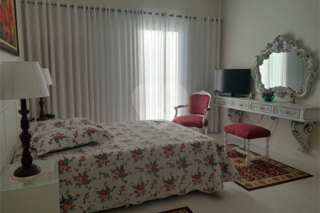 Casa à venda com 5 suítes no condomínio Ipe Velho, Vinhedo - SP