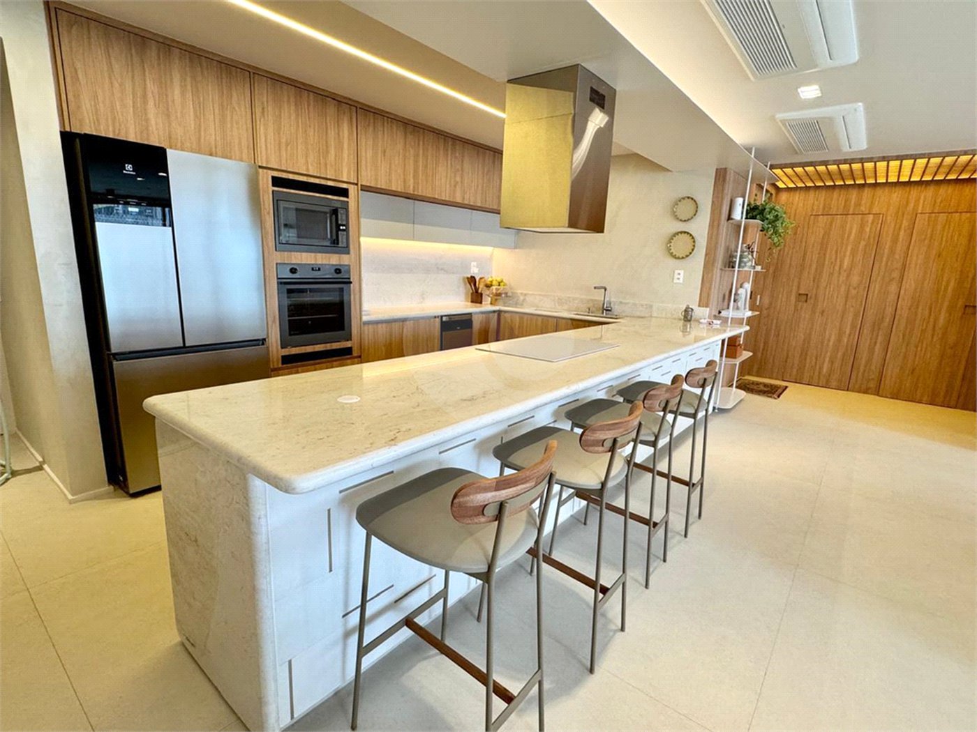 Apartamento à venda com 3 suítes em Jardim das Acácias, São Paulo, SP