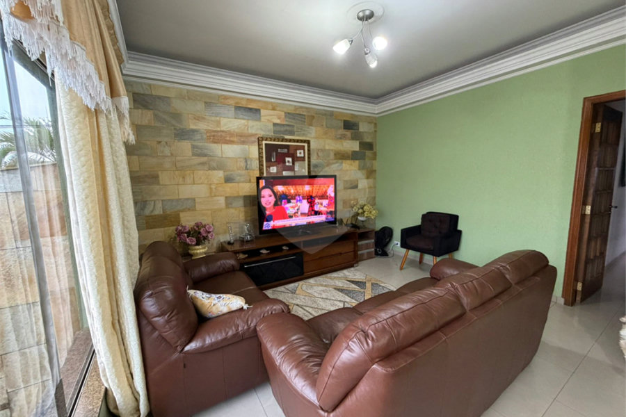Sobrado à venda com 4 quartos, sendo 2 suítes,  em Vila Medeiros, São Paulo, SP