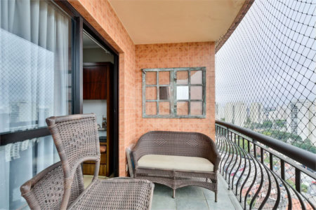 Apartamento à venda com 3 quartos, sendo 1 suíte, em Alto da Boa Vista, São Paulo, SP