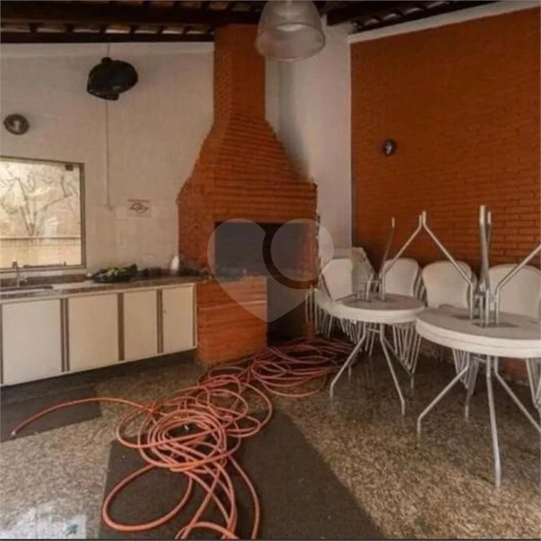 Apartamento na Vila Regente Feijó com 135m2, com 2 dorms, 1 suíte, 2 vagas. Estuda permuta.