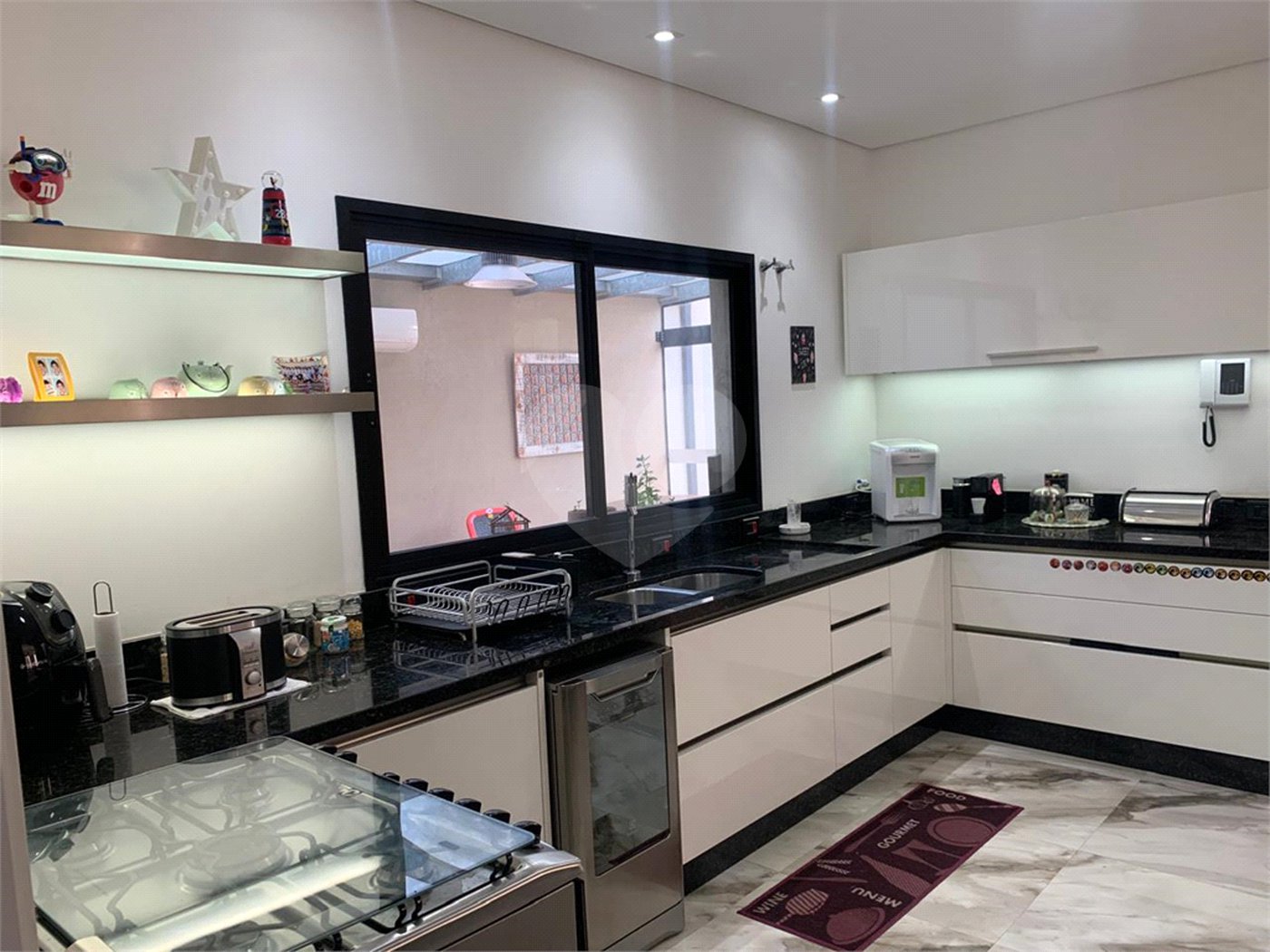 Casa à venda com 4 suítes no condomínio Vila Inglesa, Atibaia - SP
