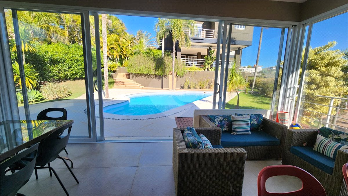 Casa à venda ou para alugar com 5 suítes no condomínio Residencial Jardim Primavera, Louveira - SP