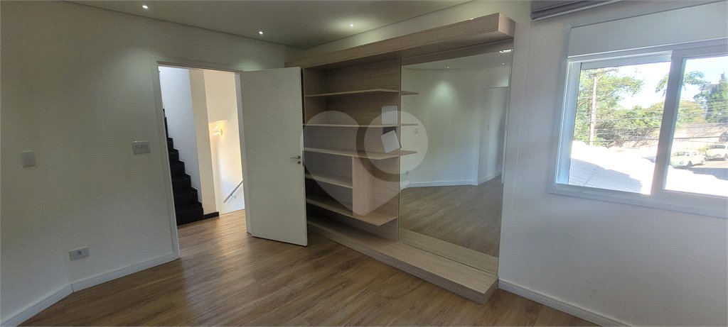 Sobrado à venda com 4 quartos, sendo 2 suítes, em Vila Irmãos Arnoni, São Paulo, SP
