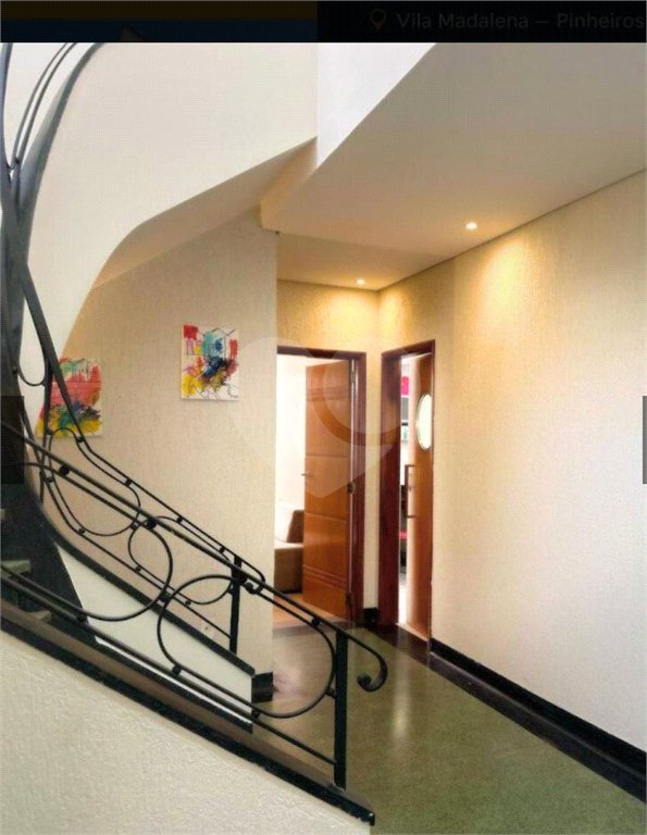Casa à venda com 4 quartos, sendo 2 suítes, em Pinheiros, São Paulo, SP