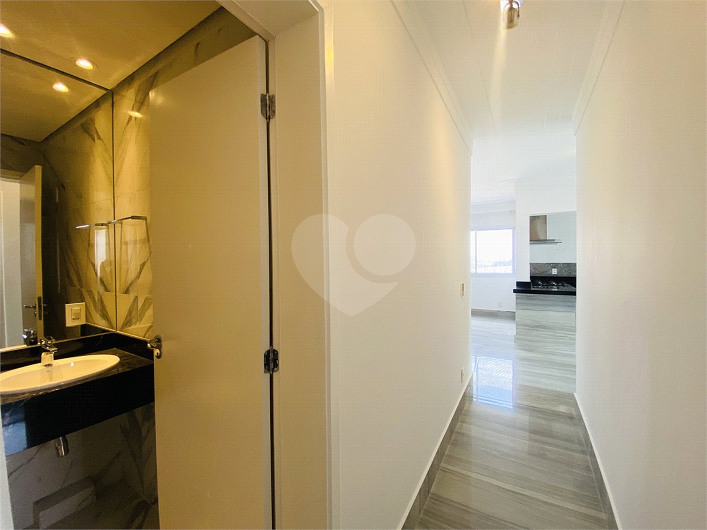Apartamento à venda com 2 quartos, sendo 1 suíte,  no Centro, São Bernardo do Campo, SP
