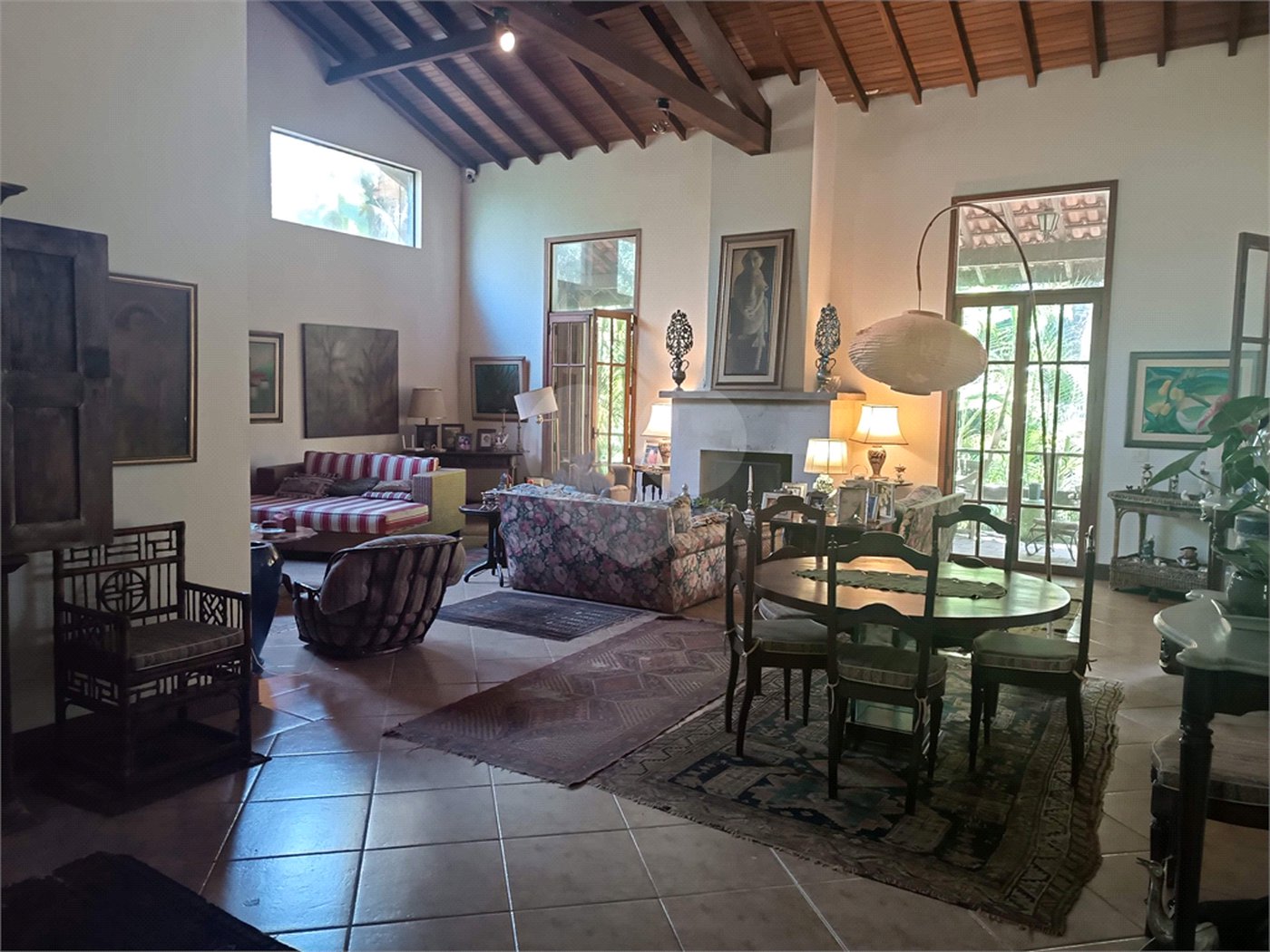 Casa à venda com 4 quartos, sendo 3 suítes, no condomínio Patrimônio do Carmo, São Roque - SP