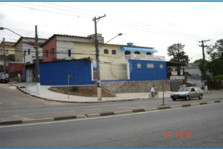 Sobrado à venda com 3 quartos, sendo 1 suíte, em Braz Cubas, Mogi das Cruzes, SP