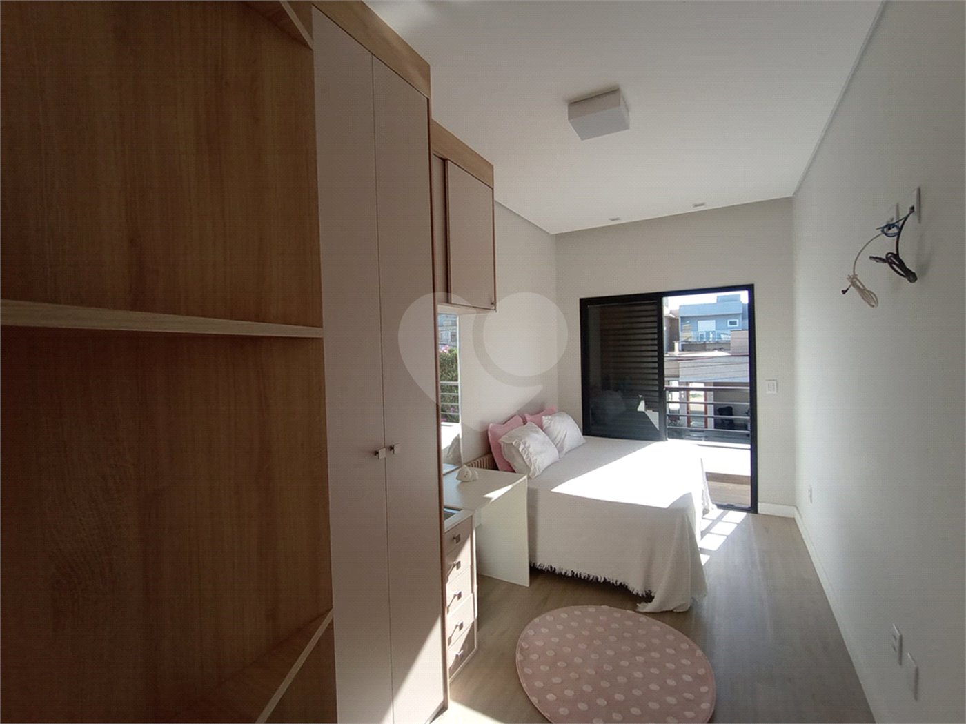 Casa à venda com 3 quartos, sendo 1 suíte, no condomínio Lago dos Ipês, Itapetininga - SP