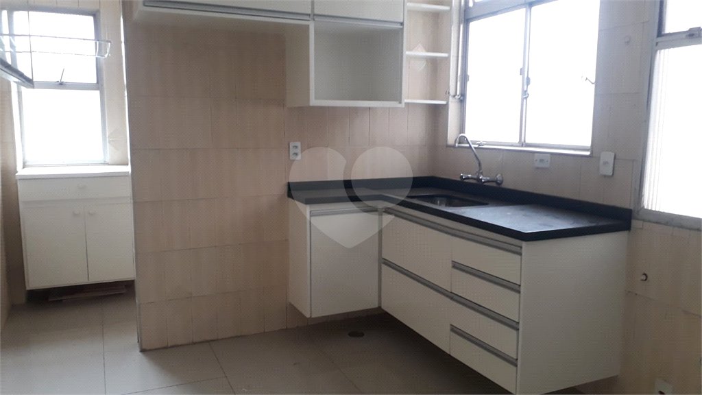 Venda apartamento 2 dormitórios, vaga de garagem fixa, lazer completo. Campo Belo. SP.